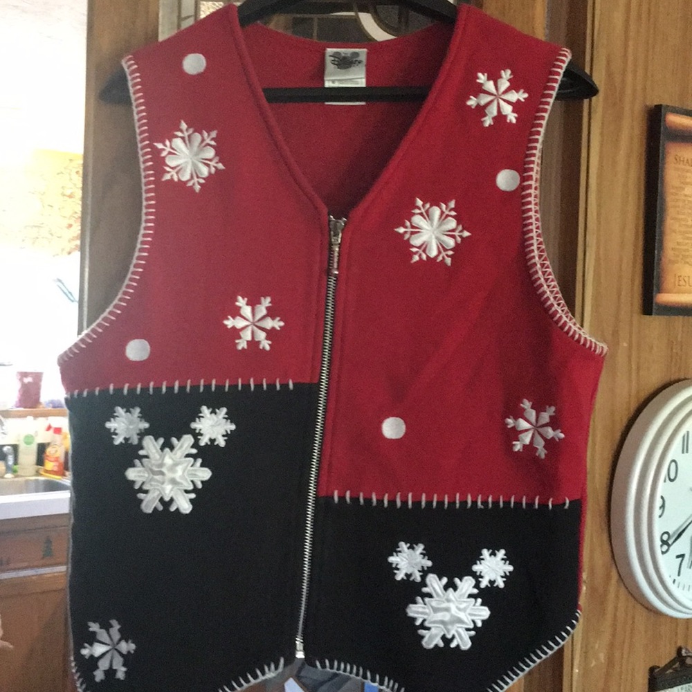 Disney vest 🌻